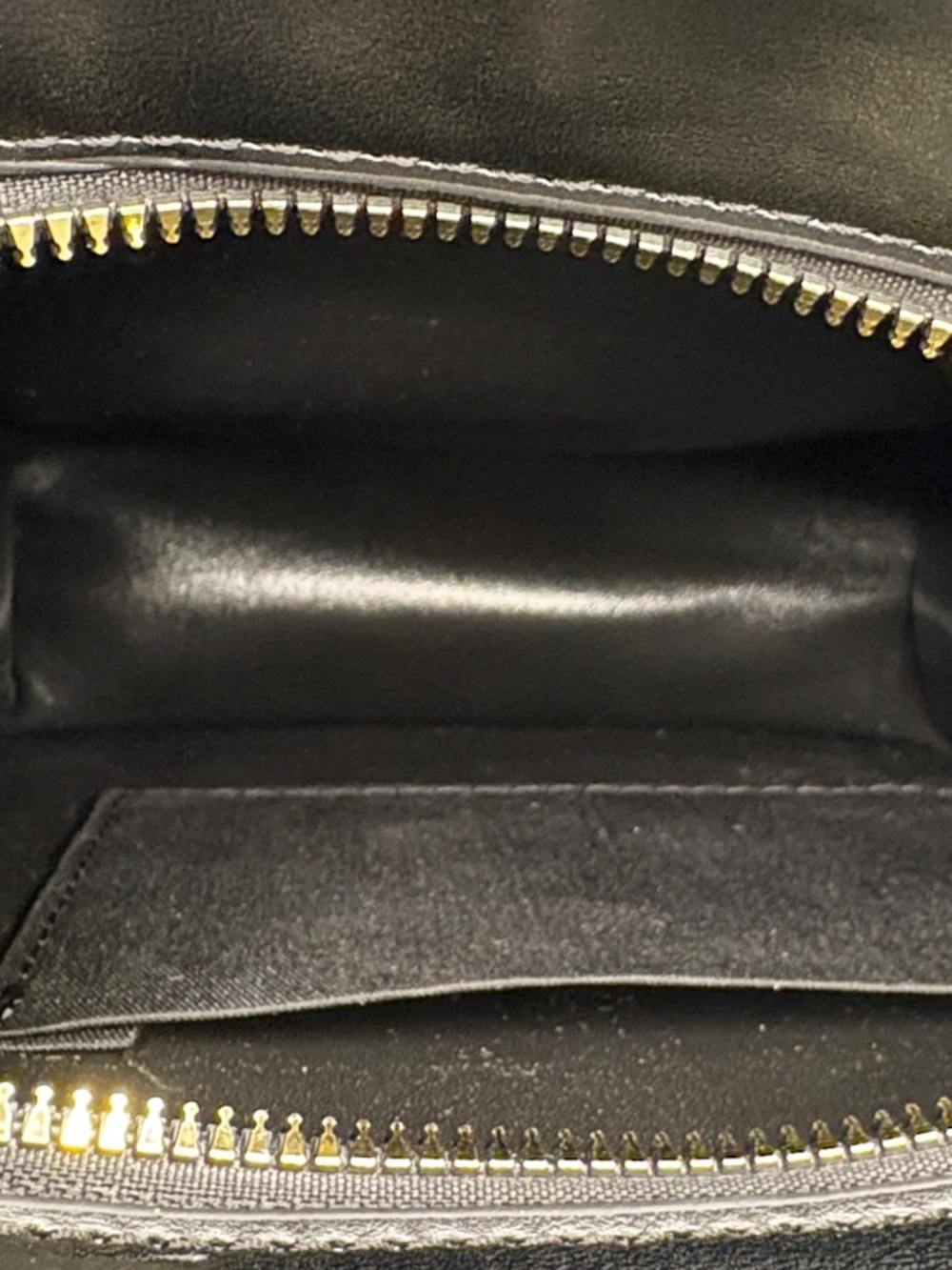 Black Novelty face-Accent Tote bag with gold detail - Picture 4 of 4